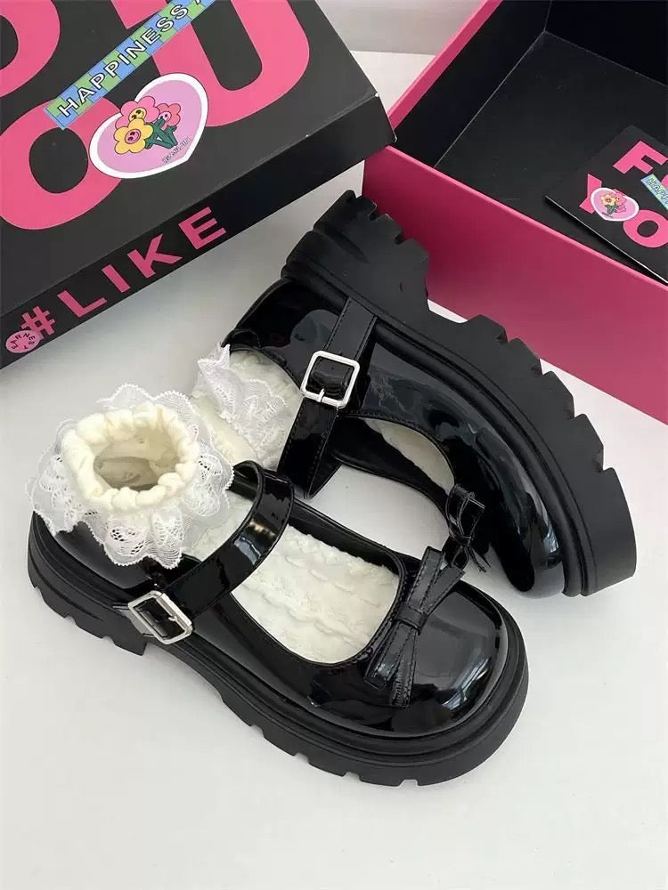 حذاء ماري جين أسود بتصميم فيونكة