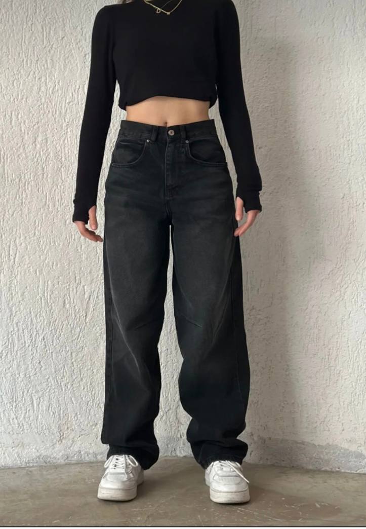 جينز باكي أسود بحزام خلفي نسائي