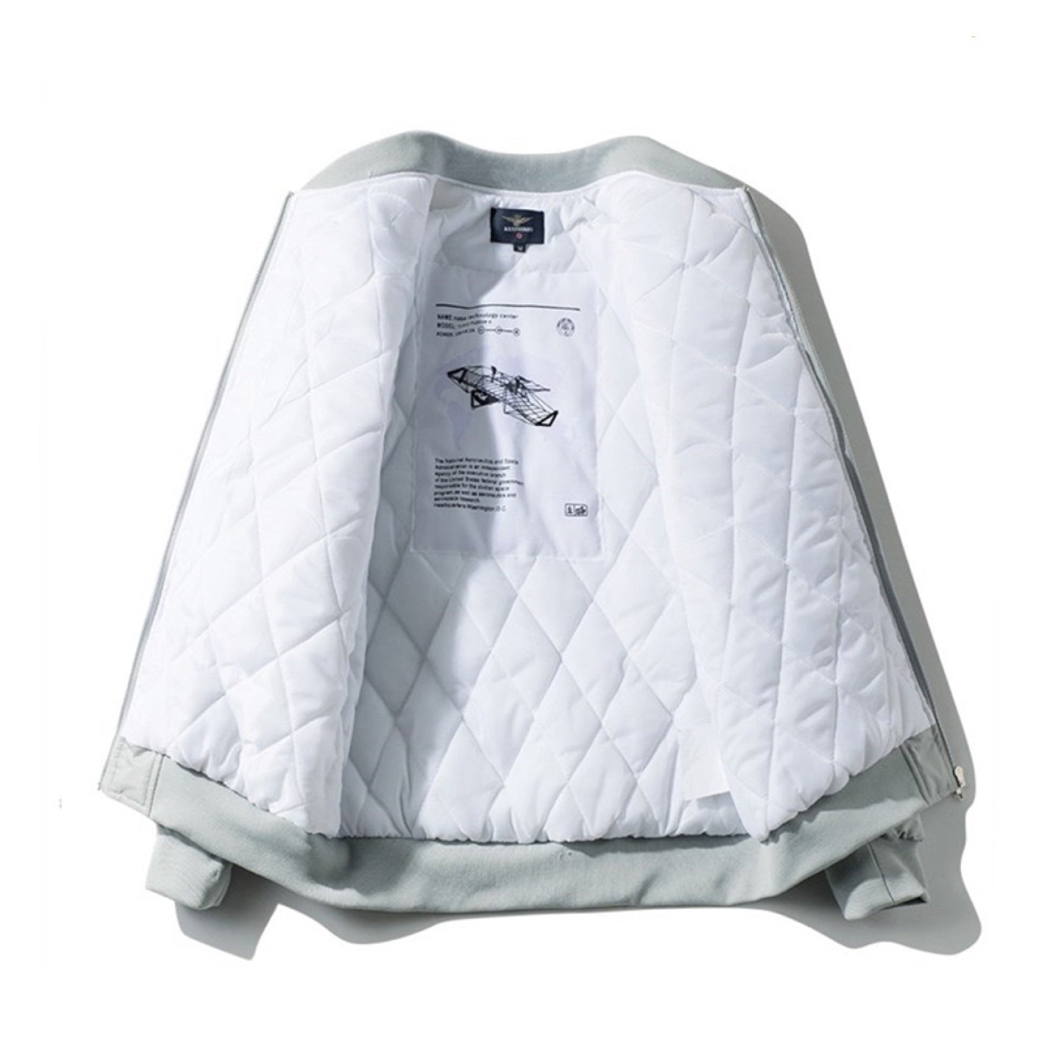 جاكيت ناسا مبطن من الداخل باللون الرصاصي