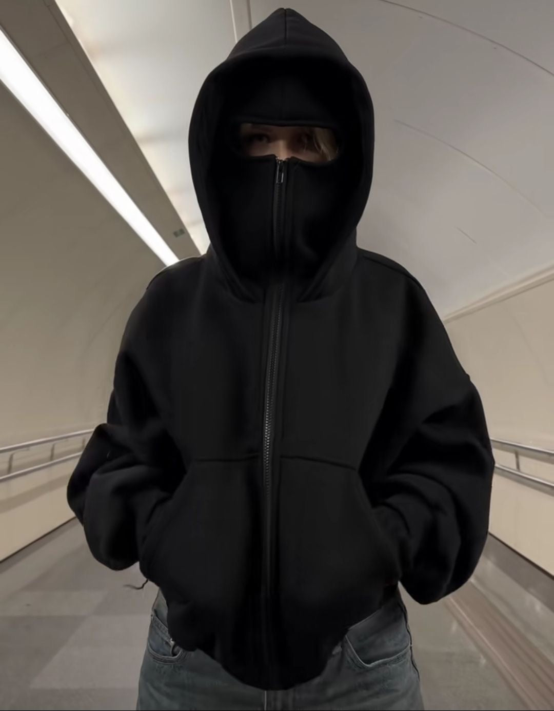 هودي القناع هاي كوالتي باللون الأسود
