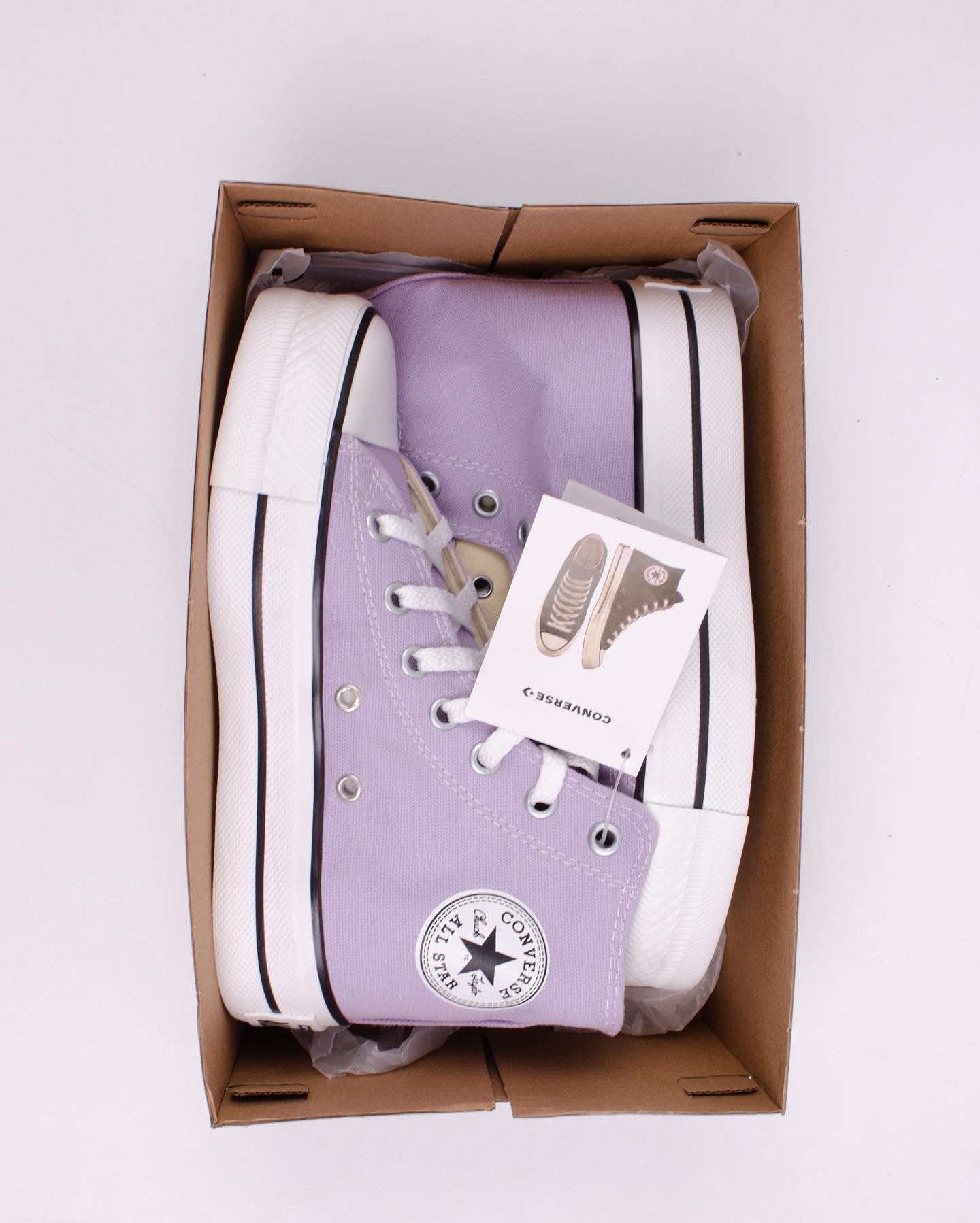 حذاء كونفرس عالي بنفسجي فاتح